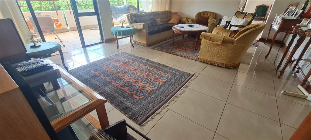 3 Bed Apartment in Menlyn photo number 4