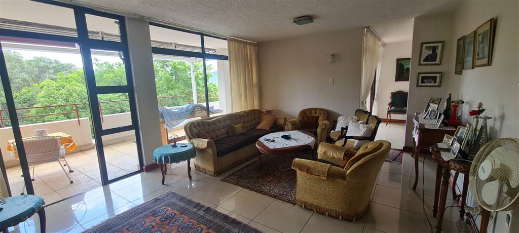 3 Bed Apartment in Menlyn photo number 3
