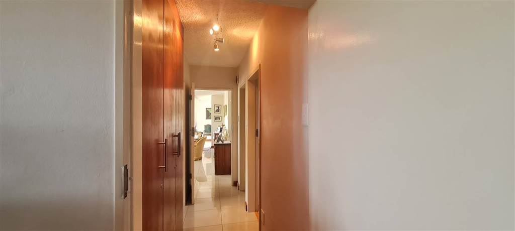 3 Bed Apartment in Menlyn photo number 15