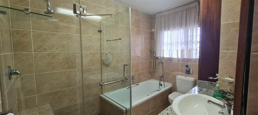 3 Bed Apartment in Menlyn photo number 28