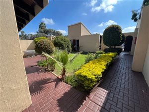 3 Bed Townhouse in Bryanston West