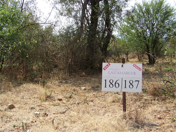 1274 m² Land available in Melodie