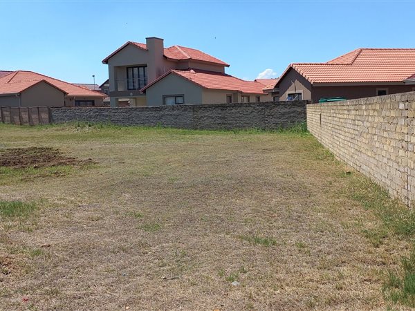 458 m² Land available in Waterval East
