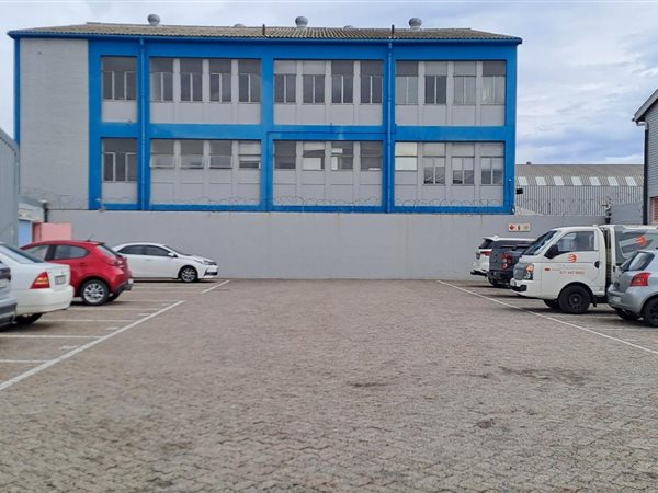 778  m² Commercial space