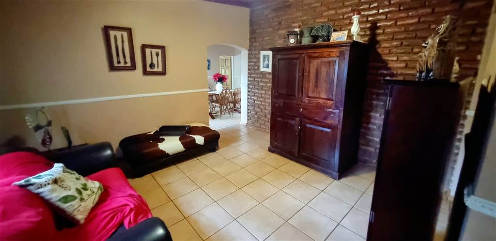5 Bed House in Louis Trichardt photo number 11