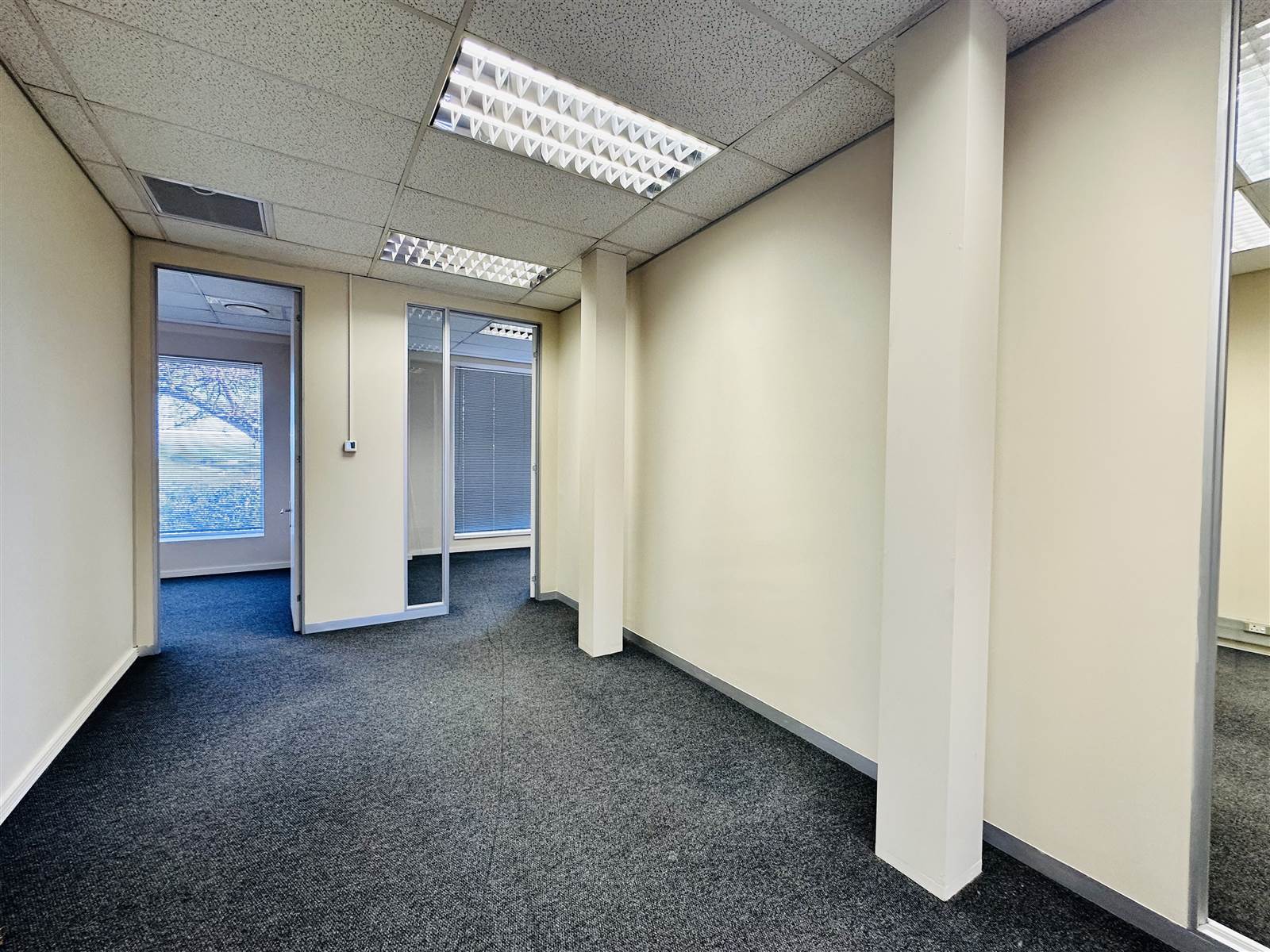 169  m² Commercial space in Somerset Park photo number 9