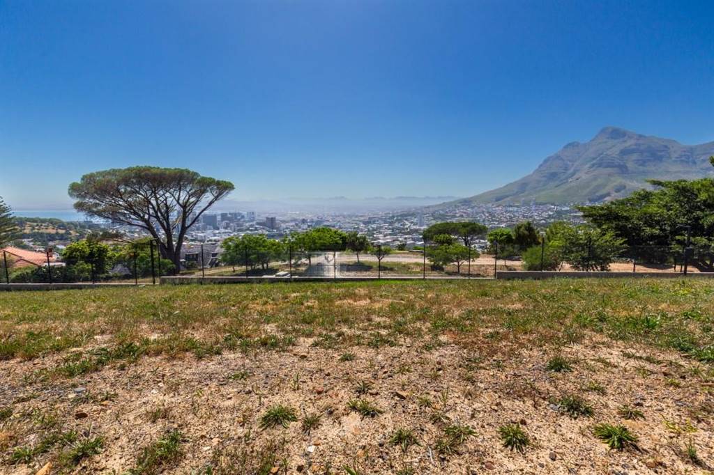 500 m² Land available in Tamboerskloof photo number 2