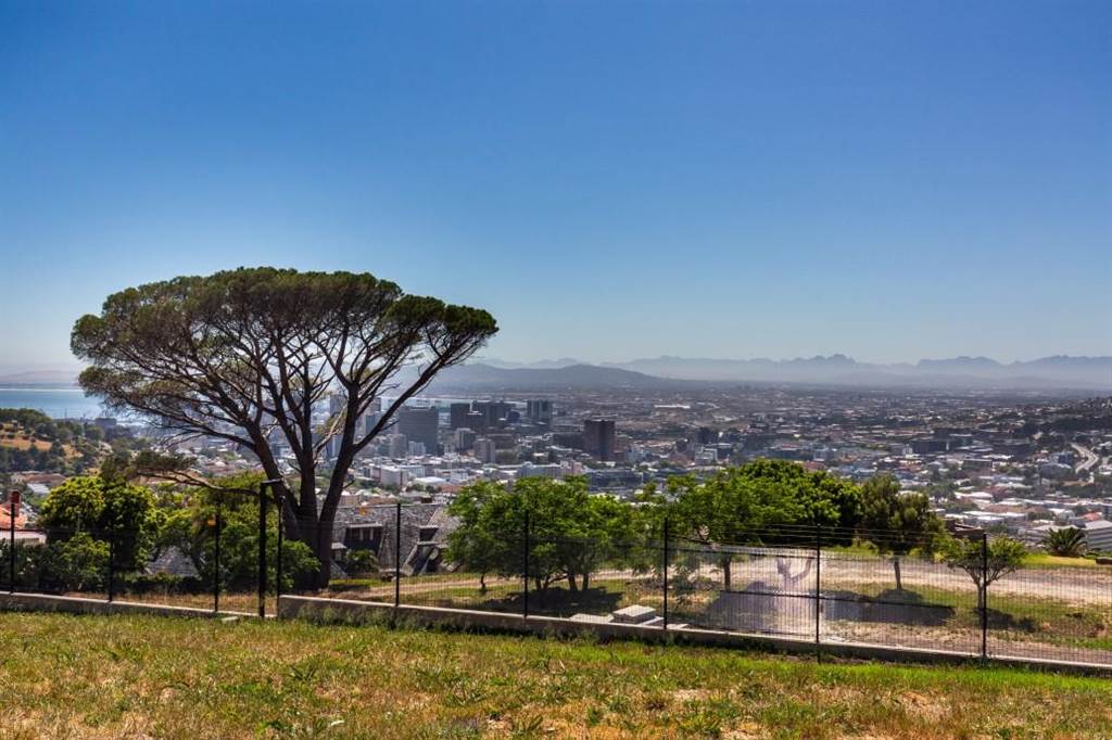 500 m² Land available in Tamboerskloof photo number 3