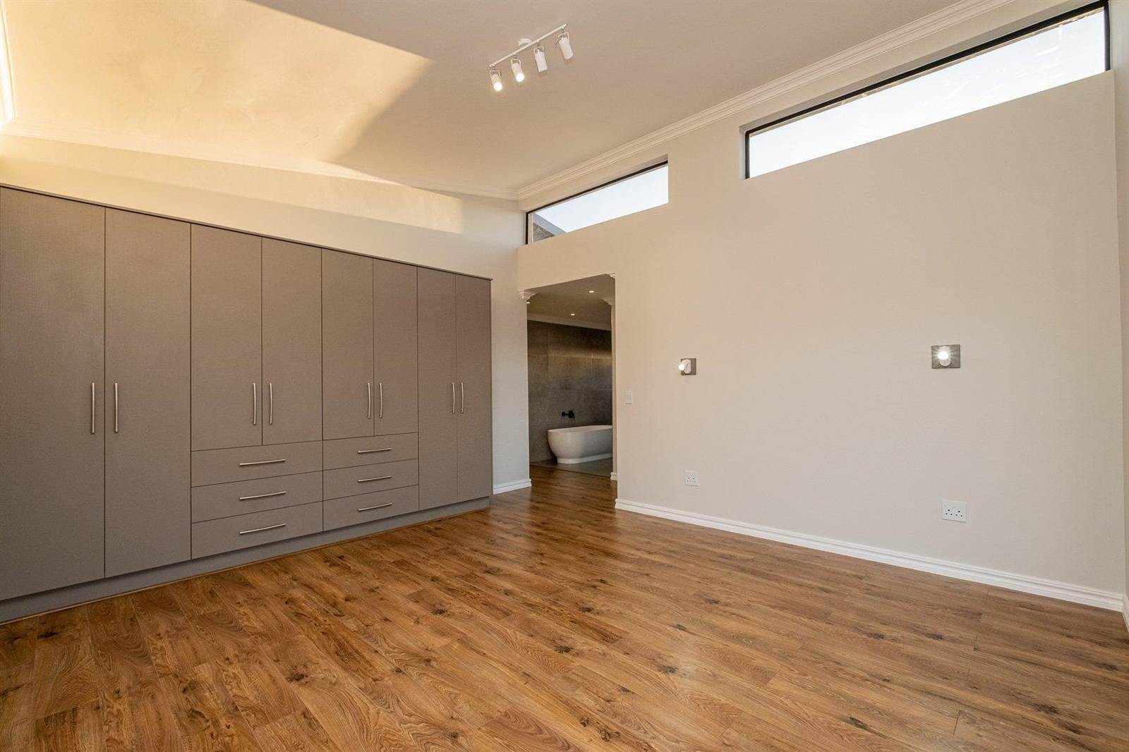 3 Bed House in Chancliff Ridge photo number 22