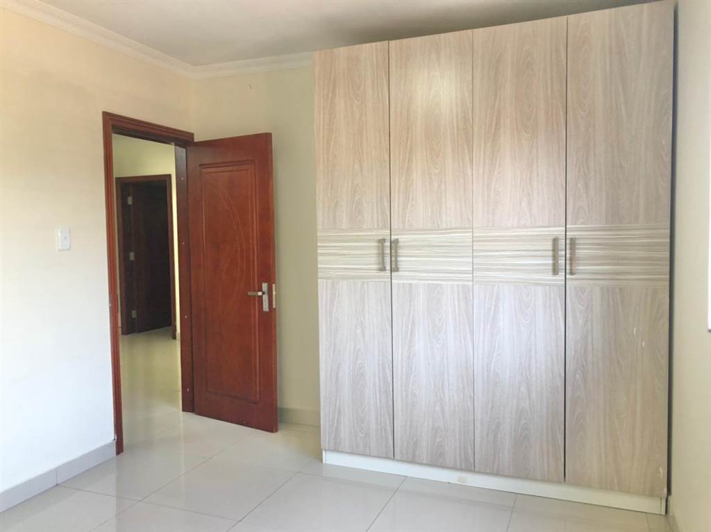 3 Bed Apartment in Greyville photo number 11