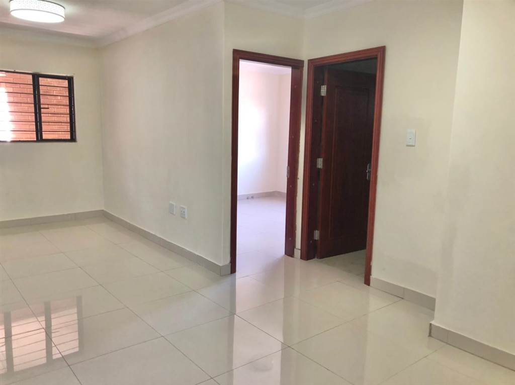 3 Bed Apartment in Greyville photo number 17