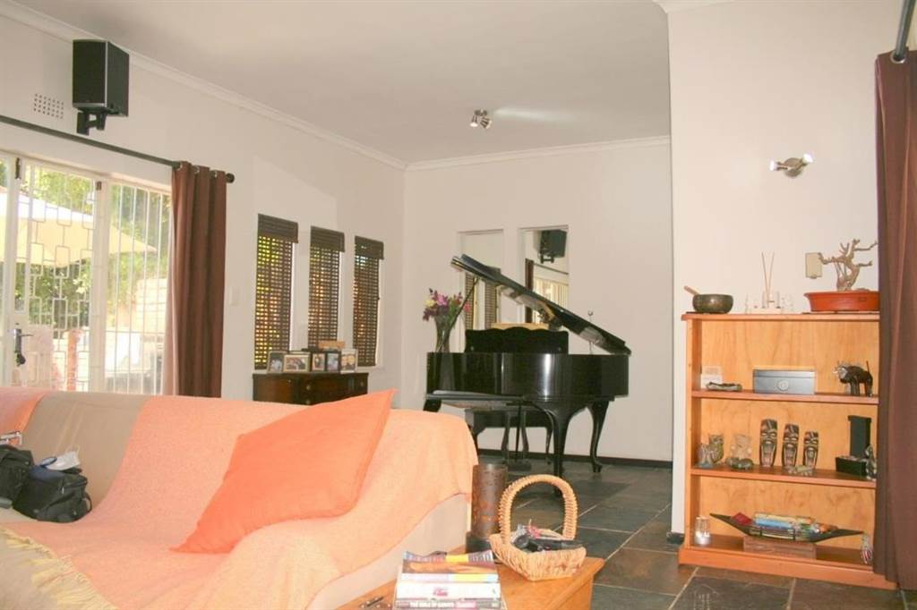 3 Bed Townhouse in Northcliff photo number 6