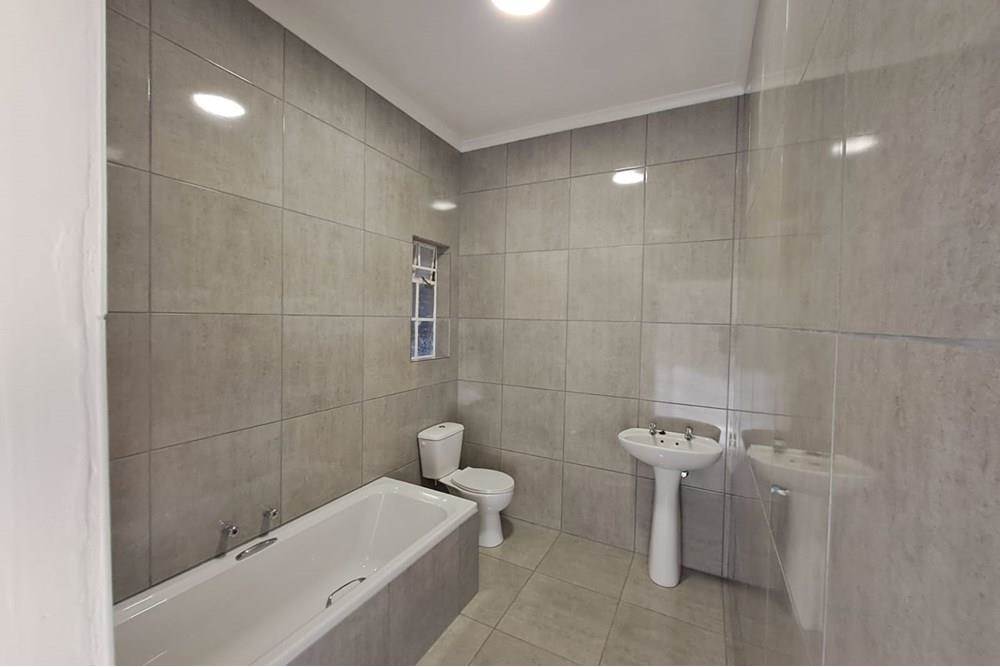2 Bed Townhouse in Marlands photo number 21