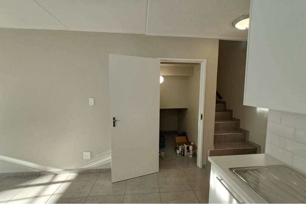 2 Bed Townhouse in Marlands photo number 9