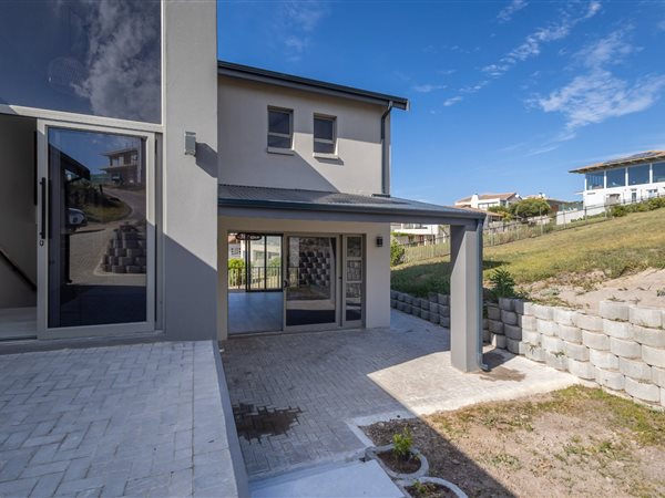 4 Bed House in Whale Rock