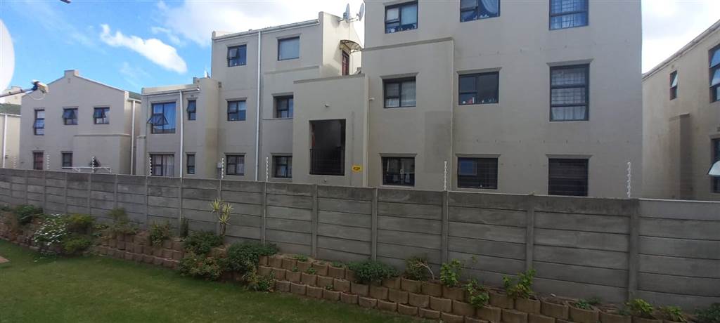 2 Bed Apartment in Parow North photo number 21
