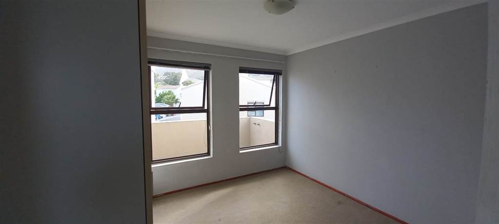 2 Bed Apartment in Parow North photo number 11
