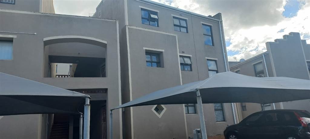 2 Bed Apartment in Parow North photo number 3