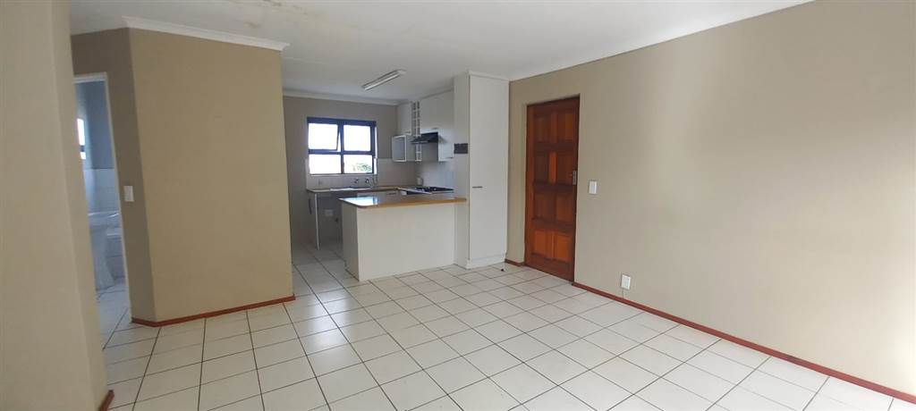 2 Bed Apartment in Parow North photo number 7