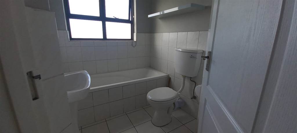 2 Bed Apartment in Parow North photo number 17