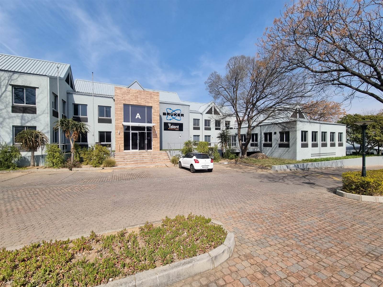 200  m² Commercial space in Woodmead photo number 1