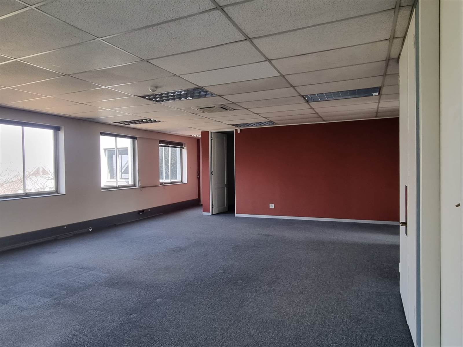 200  m² Commercial space in Woodmead photo number 11