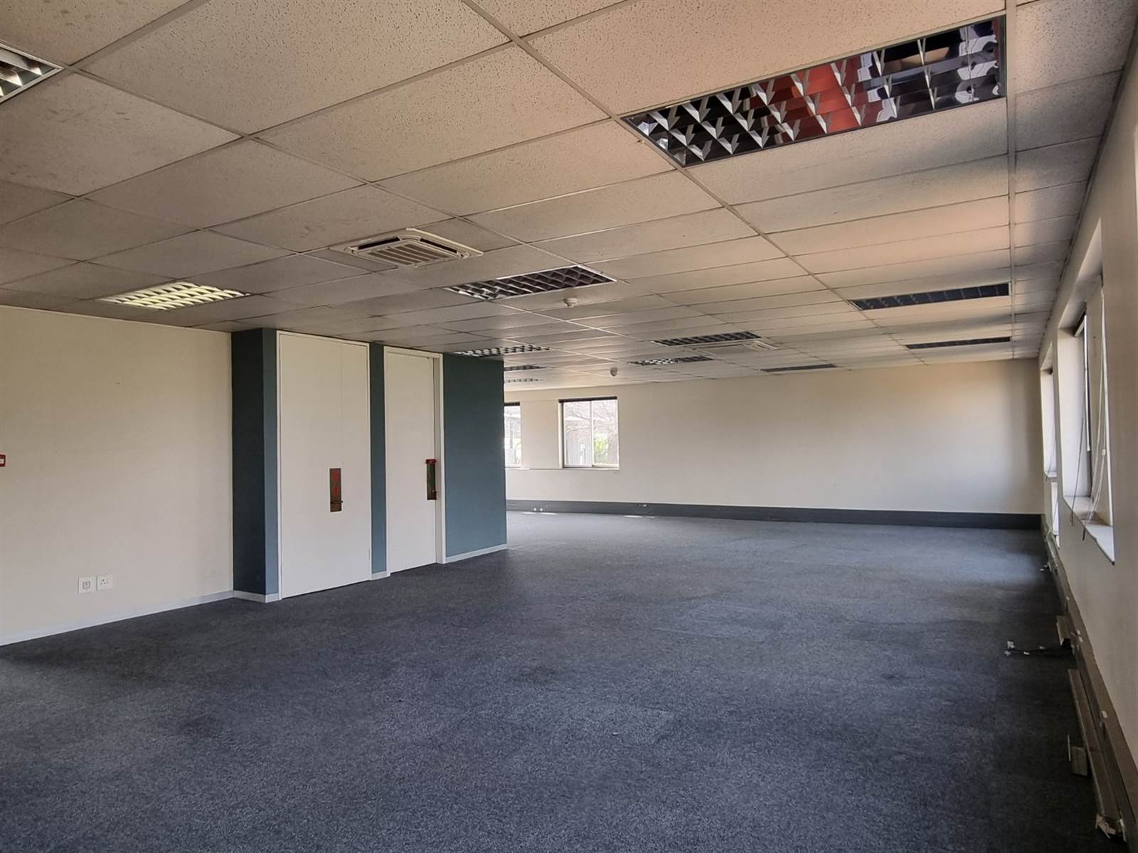 200  m² Commercial space in Woodmead photo number 2