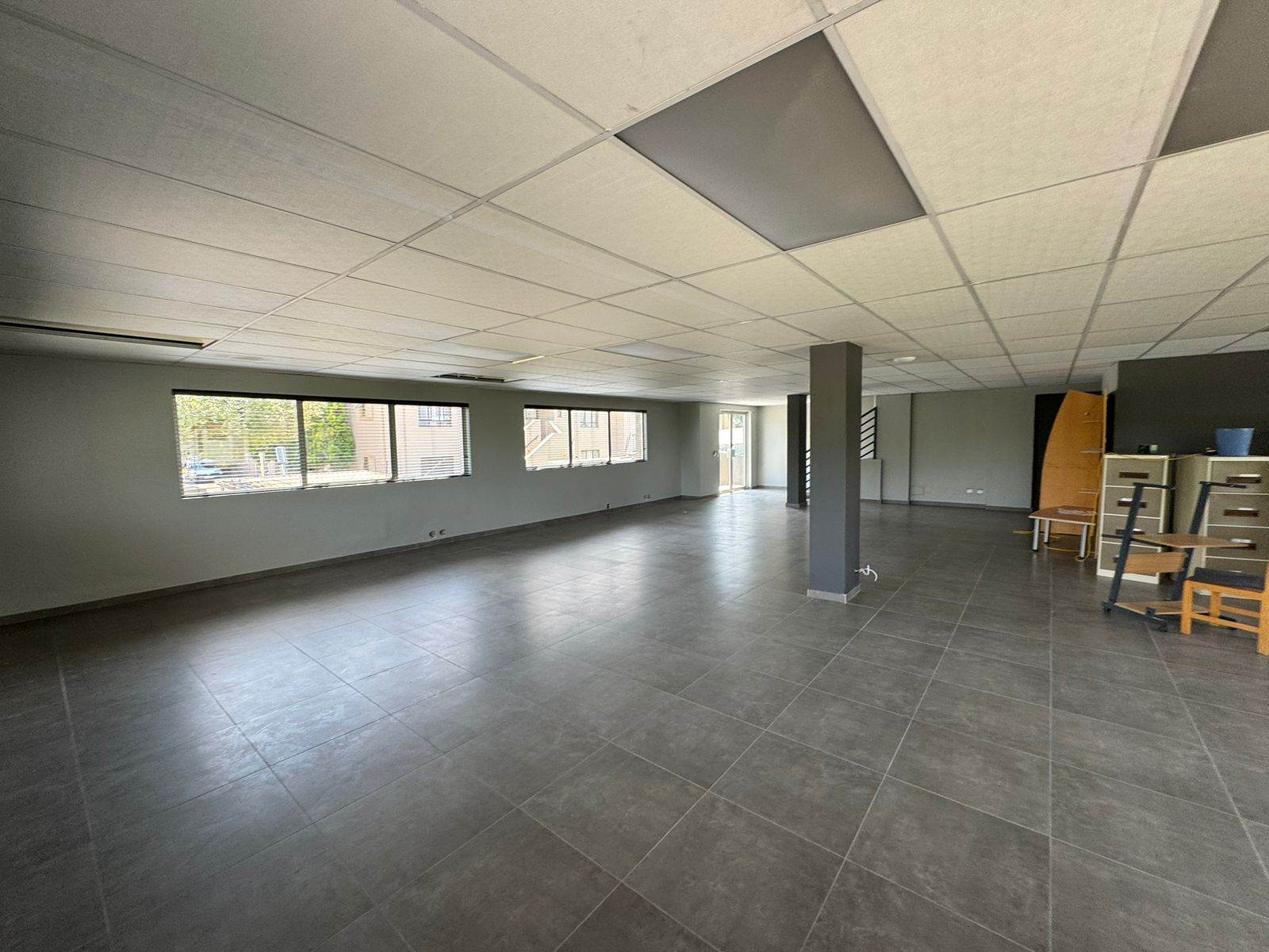 180  m² Commercial space in Sunninghill photo number 11