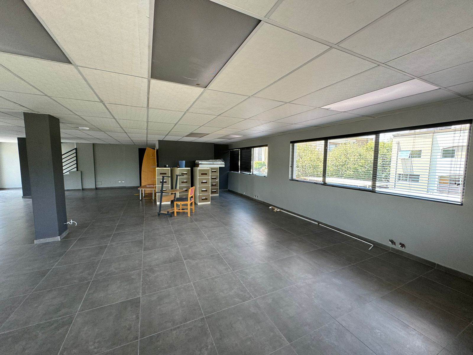 180  m² Commercial space in Sunninghill photo number 15