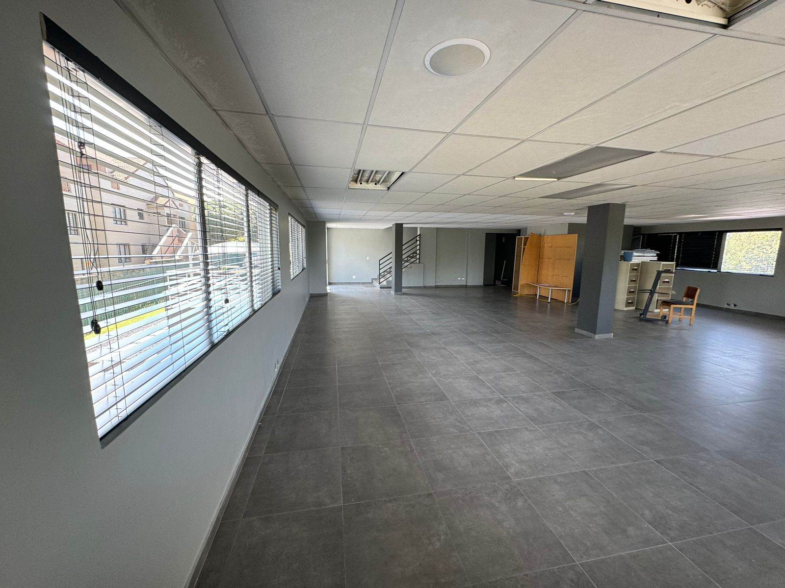180  m² Commercial space in Sunninghill photo number 19