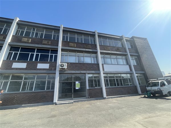 153  m² Commercial space