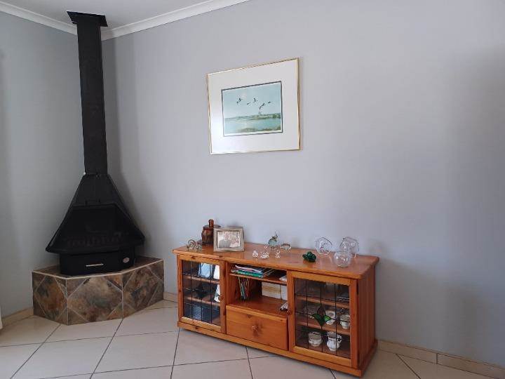 4 Bed House in Port Owen photo number 6