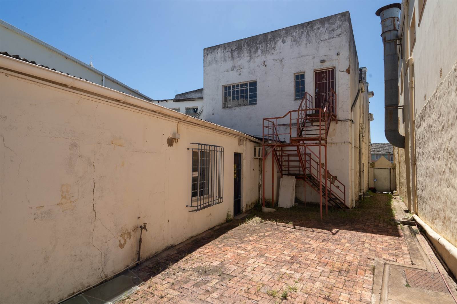 224  m² Commercial space in Grahamstown Central photo number 12