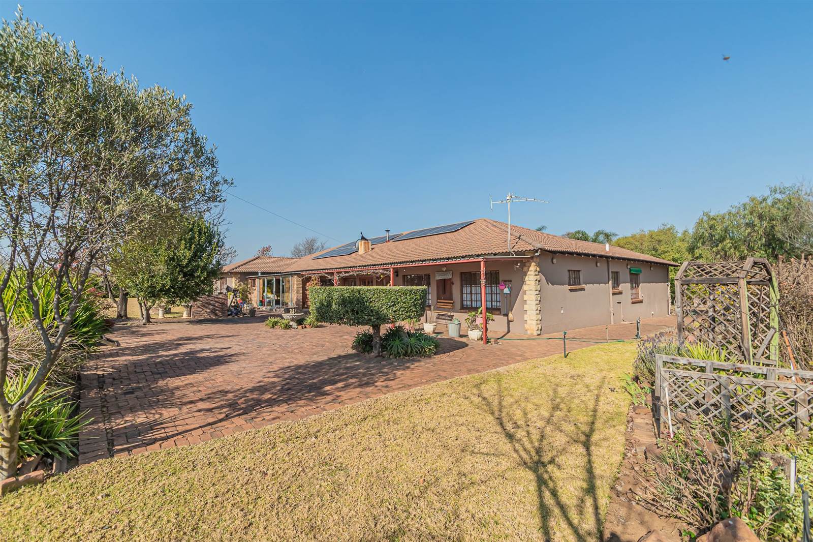 7 Bed House in Grootfontein Estate photo number 25