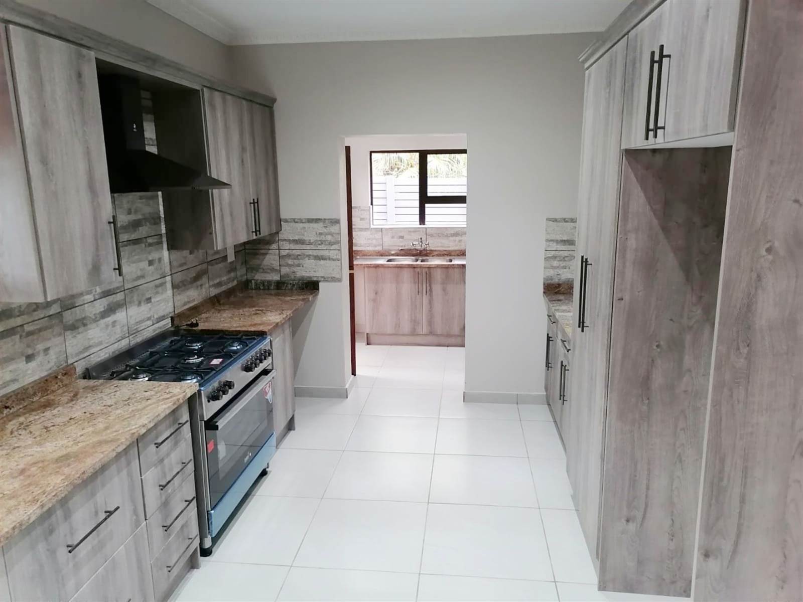 3 Bed Townhouse in Louis Trichardt photo number 9
