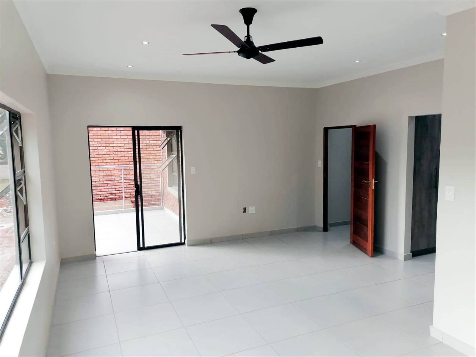 3 Bed Townhouse in Louis Trichardt photo number 5