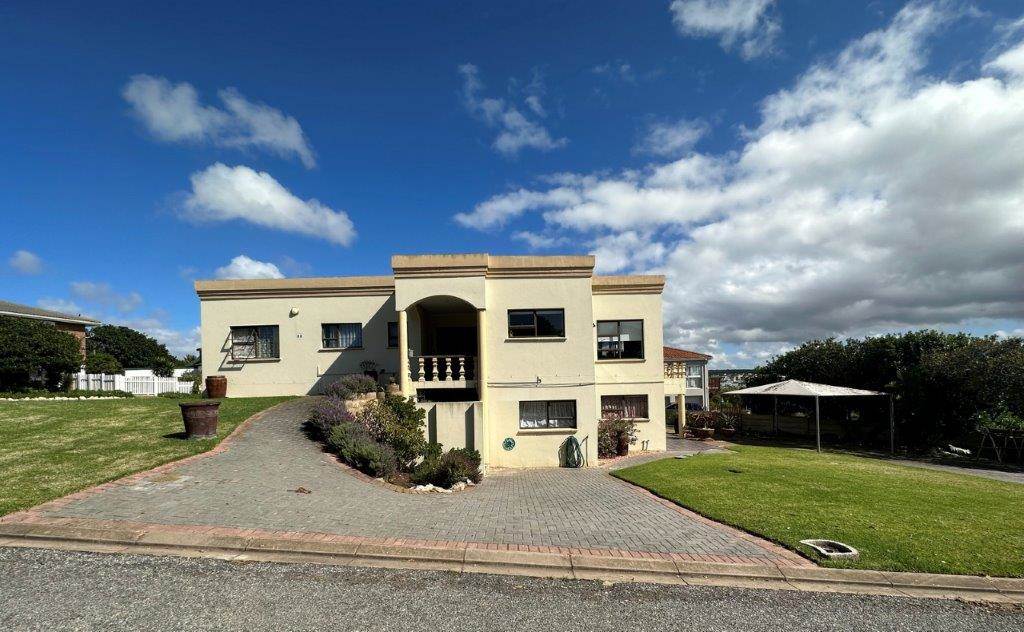 5 Bed House in Stilbaai photo number 2