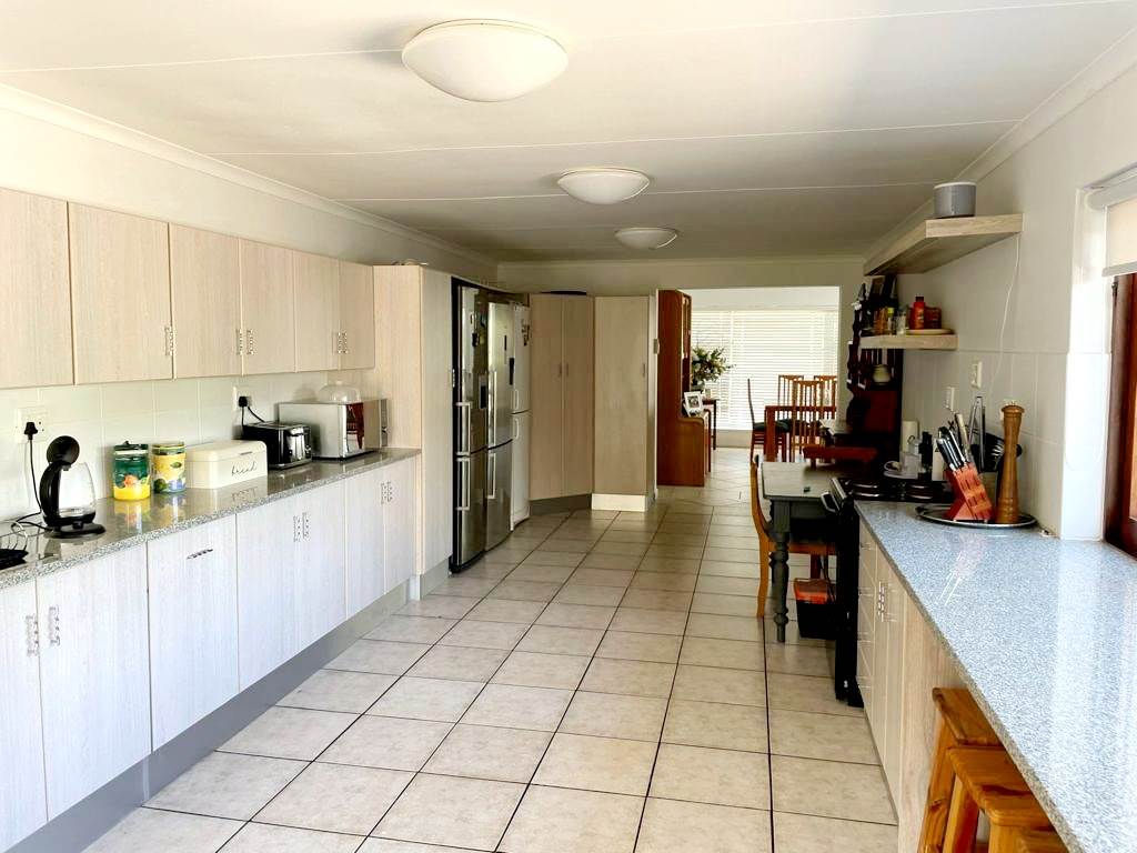 4 Bed House in Outeniqua Strand photo number 8