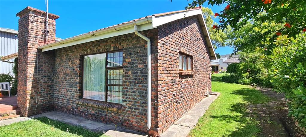2 Bed House in Bredasdorp photo number 9