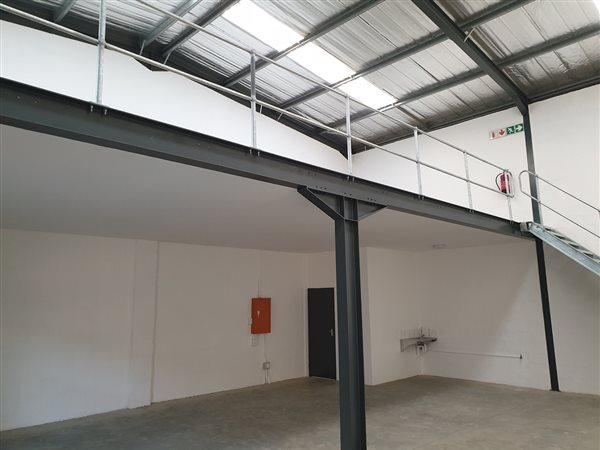 185  m² Industrial space in Cornubia