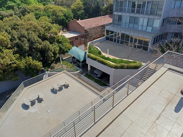 661  m² Commercial space