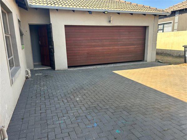 3 Bedroom Simplex 3 Bedroom Simplex