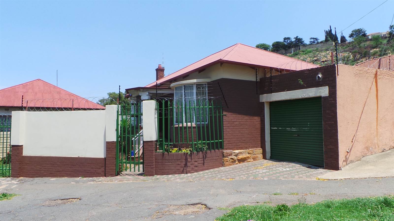 3 Bed House in Bezuidenhout Valley photo number 1