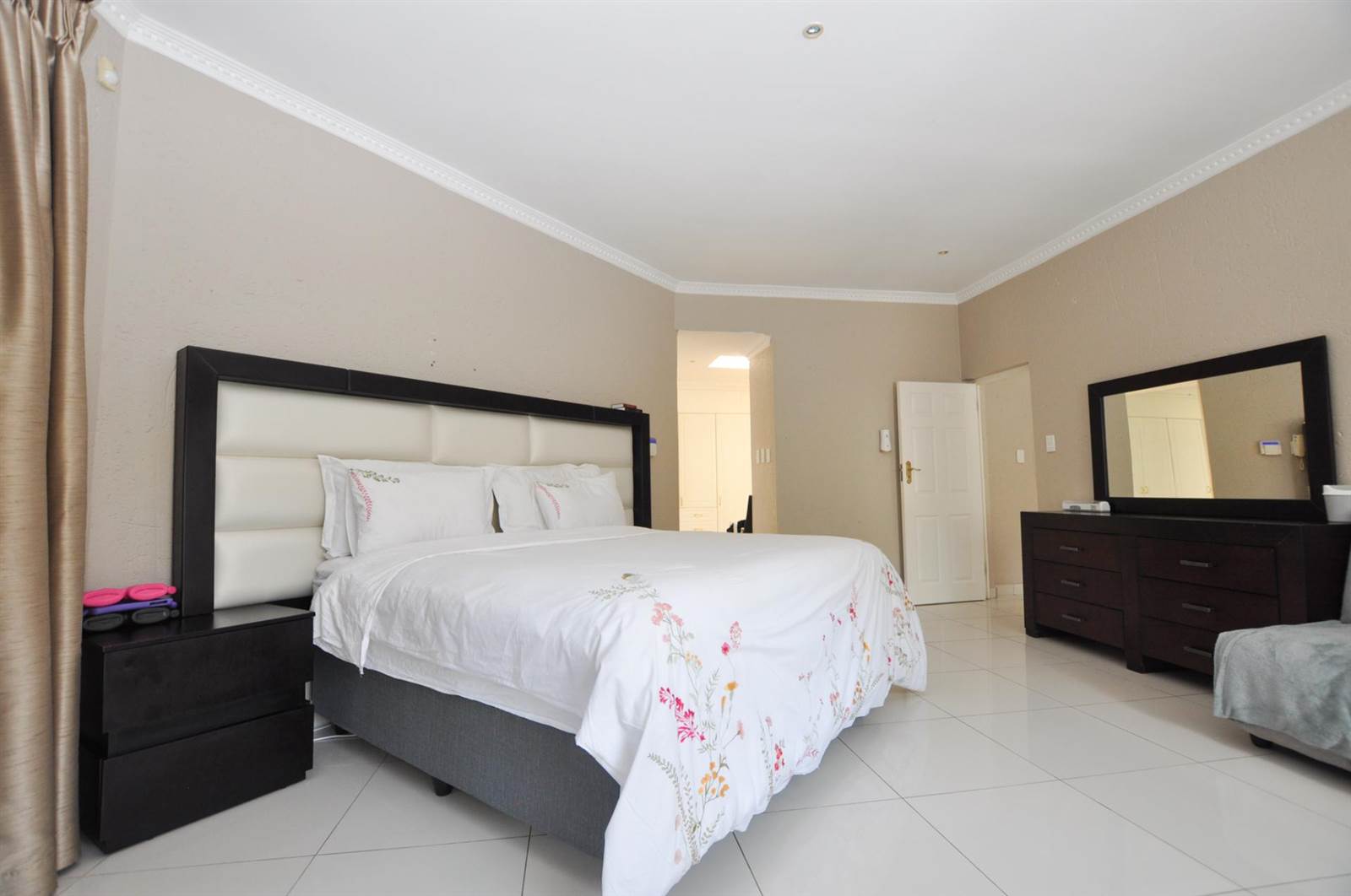 4 Bed Townhouse in Bryanston photo number 19