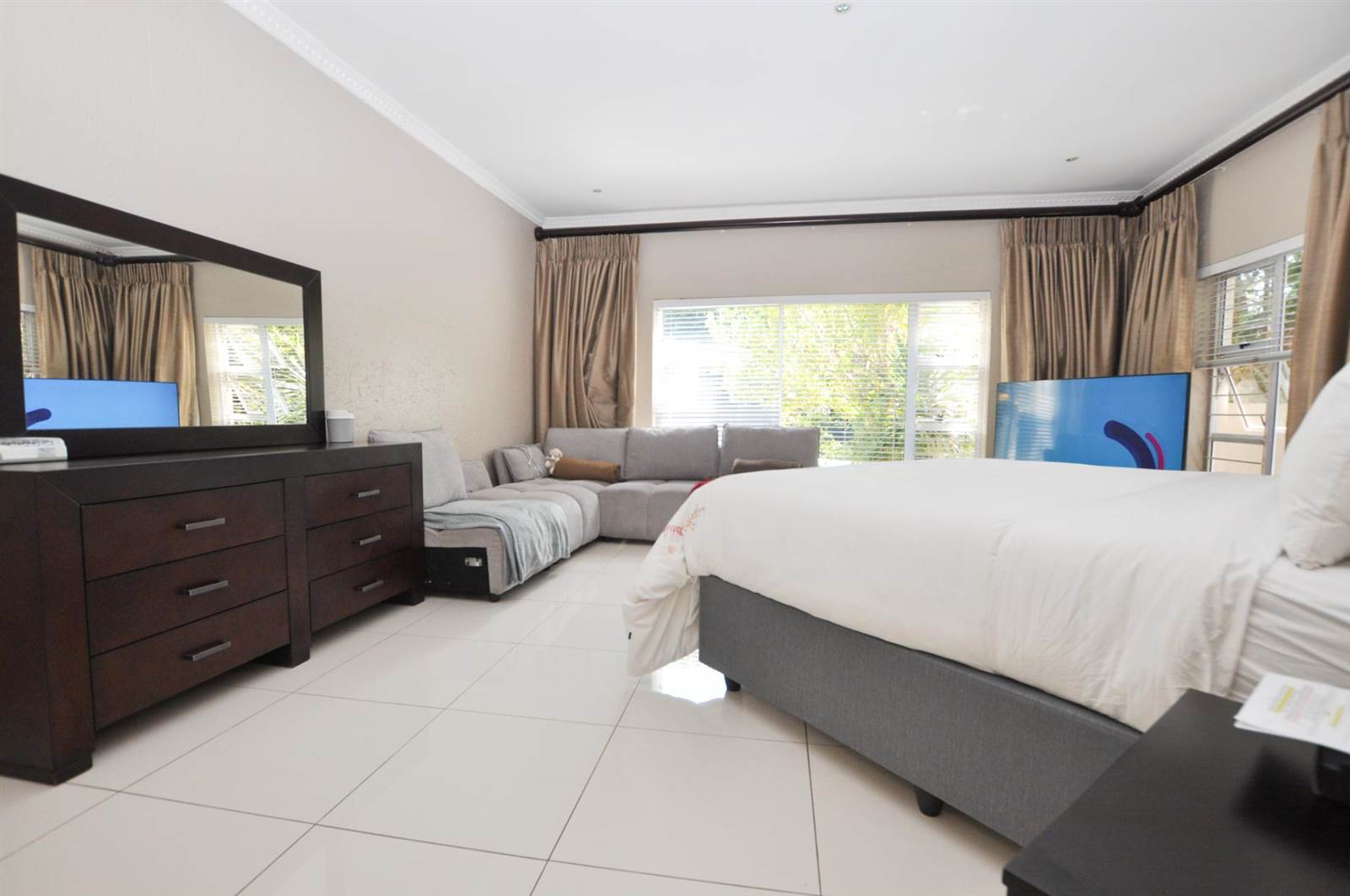 4 Bed Townhouse in Bryanston photo number 18