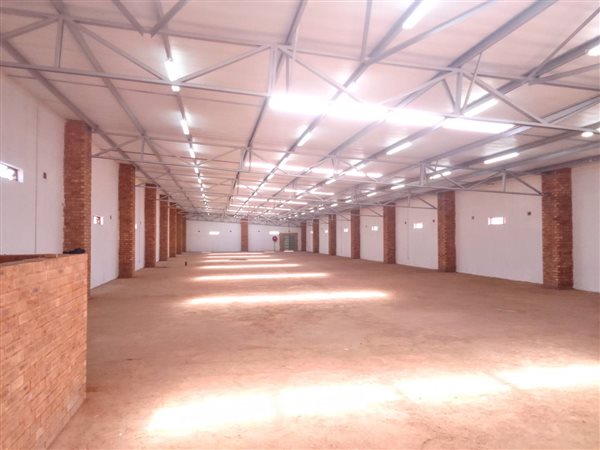 2 000  m² Commercial space