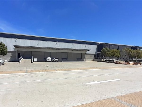 5 600  m² Industrial space