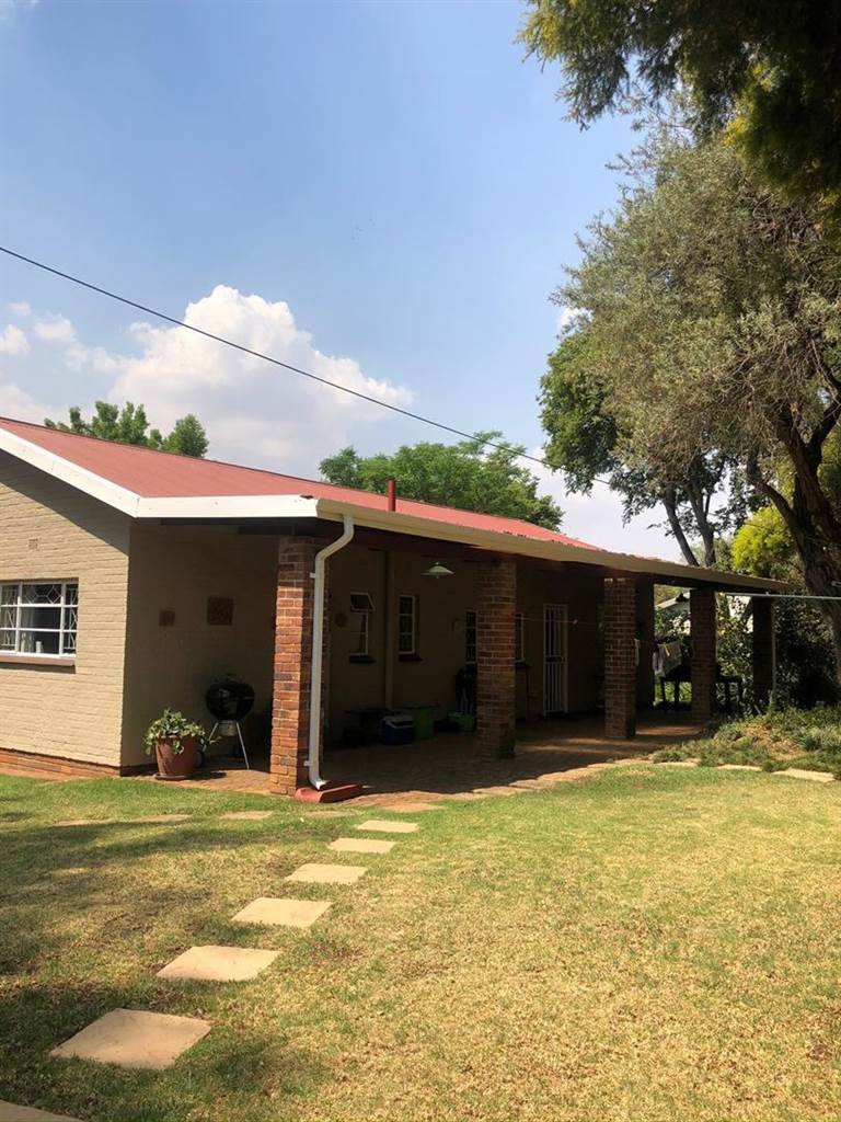 3 Bed House in Modderfontein photo number 1