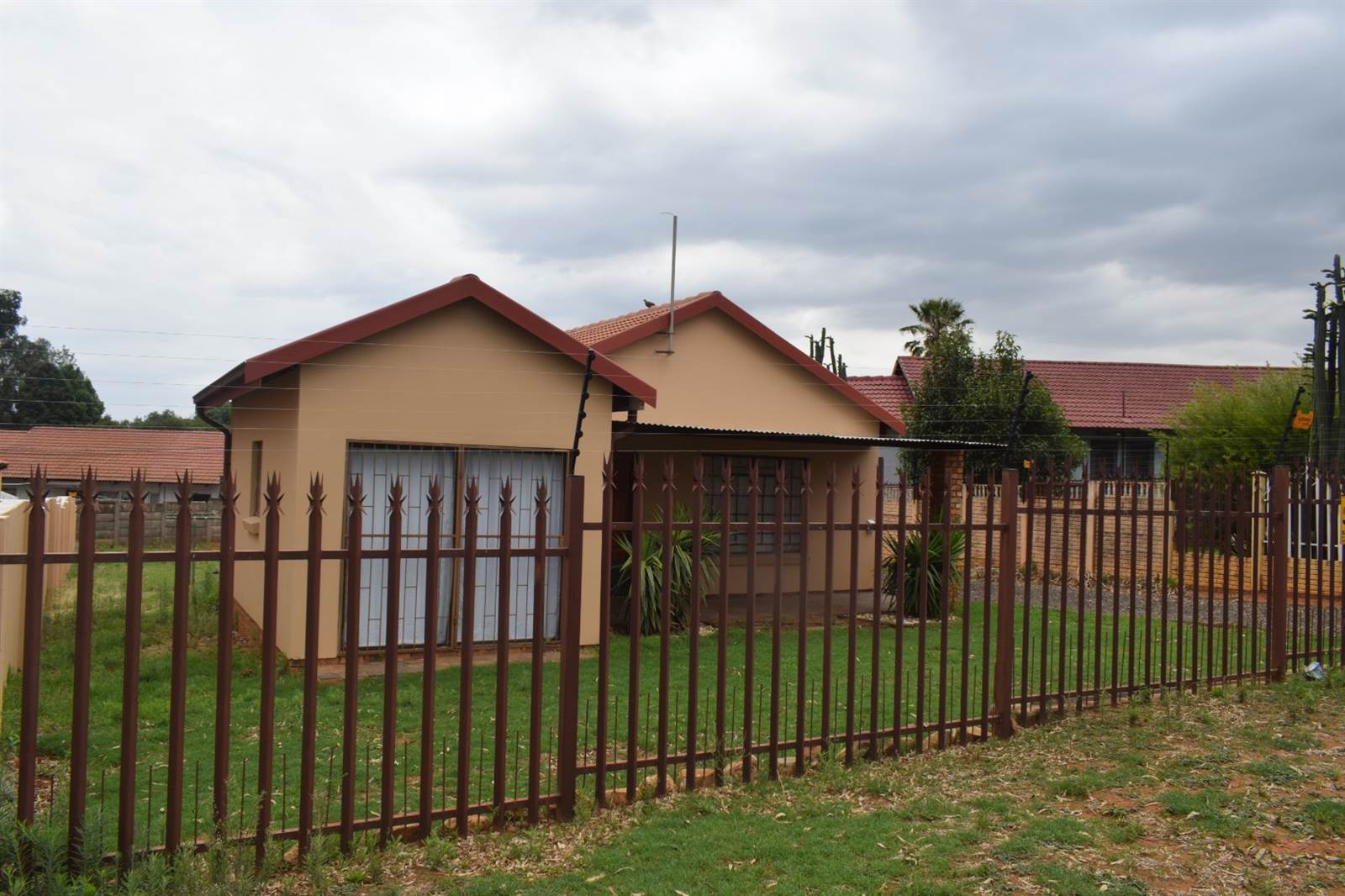 2 Bed House in Rensburg photo number 1