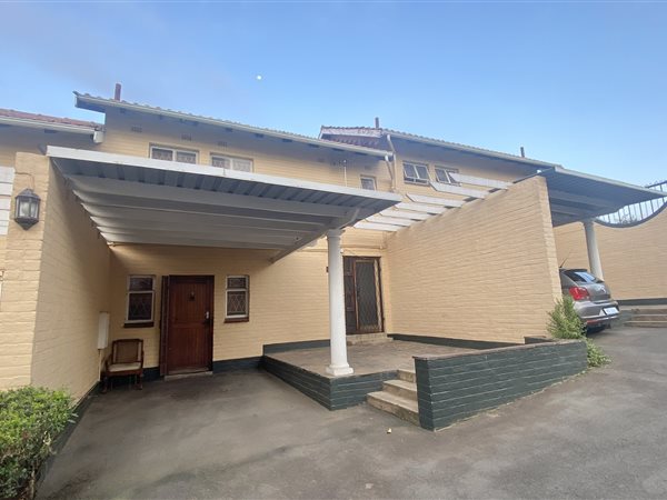 2 Bed Townhouse in Clarendon
